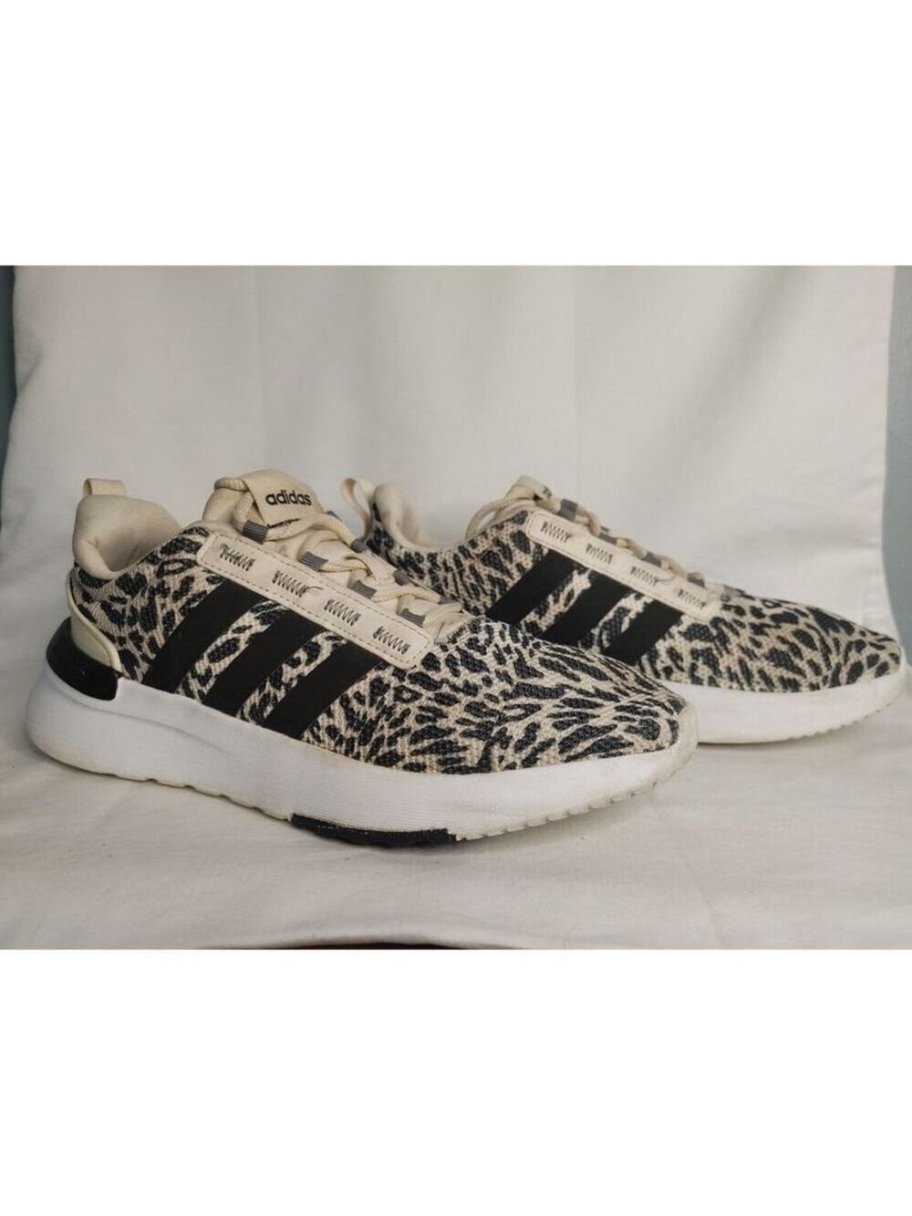 Women's Adidas Athletic GZ4681 Racer Shoes 5.5 Beige Black Leopard Print - Picture 3 of 11